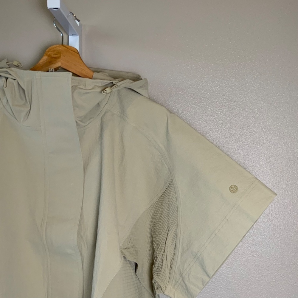 Lululemon Mixed Woven Short-Sleeve Jacket - Picture 8 of 16